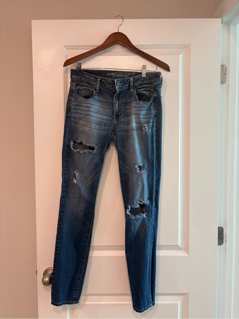 Size 10 American Eagle Outfitters Distressed Dark Blue Women's Skinny Jeans